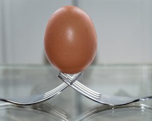Photo of egg balanced on two forks